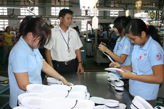 Chế độ tiền lương của NLĐ vừa đi làm, vừa nghỉ ốm - Ảnh 1.