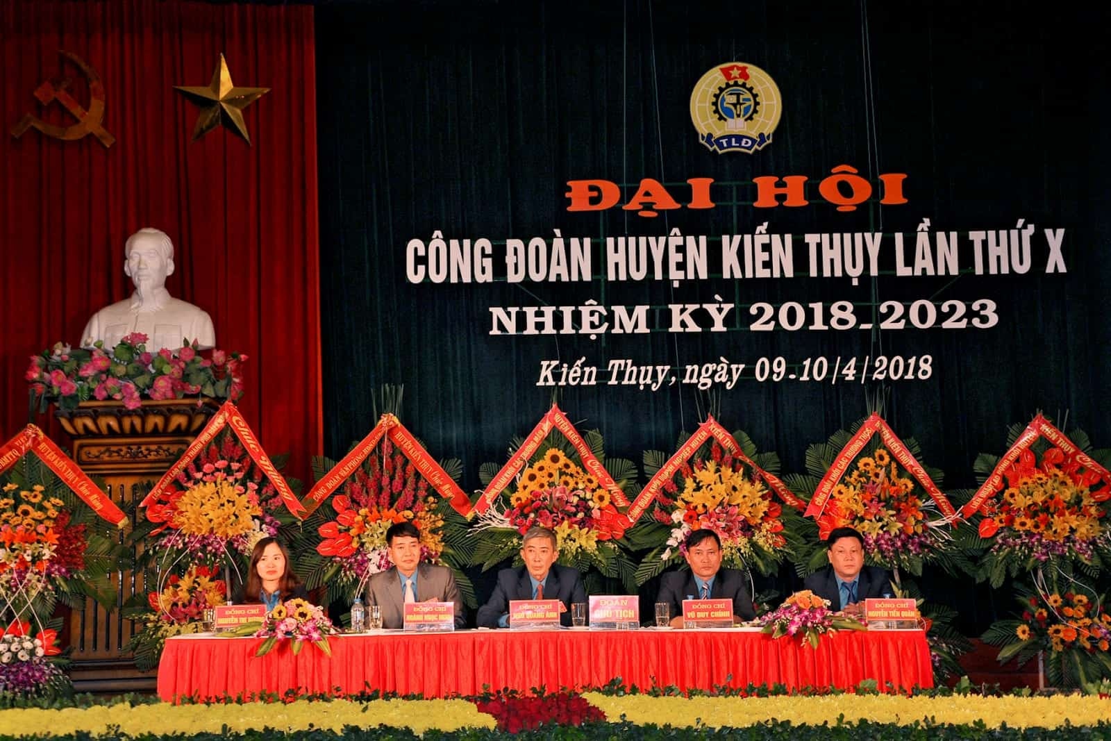 Đoàn Chủ tịch Đại hội