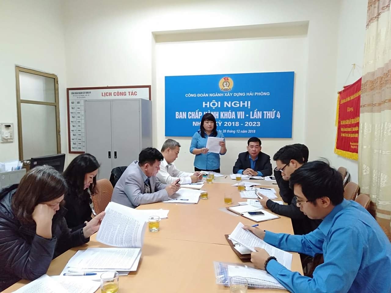 Đồng chí Hoàng Minh Hòa, Phó Chủ tịch Công đoàn Ngành trình bày dự thảo báo cáo tổng kết hoạt động năm 2018, phương hướng nhiệm vụ năm 2019. 